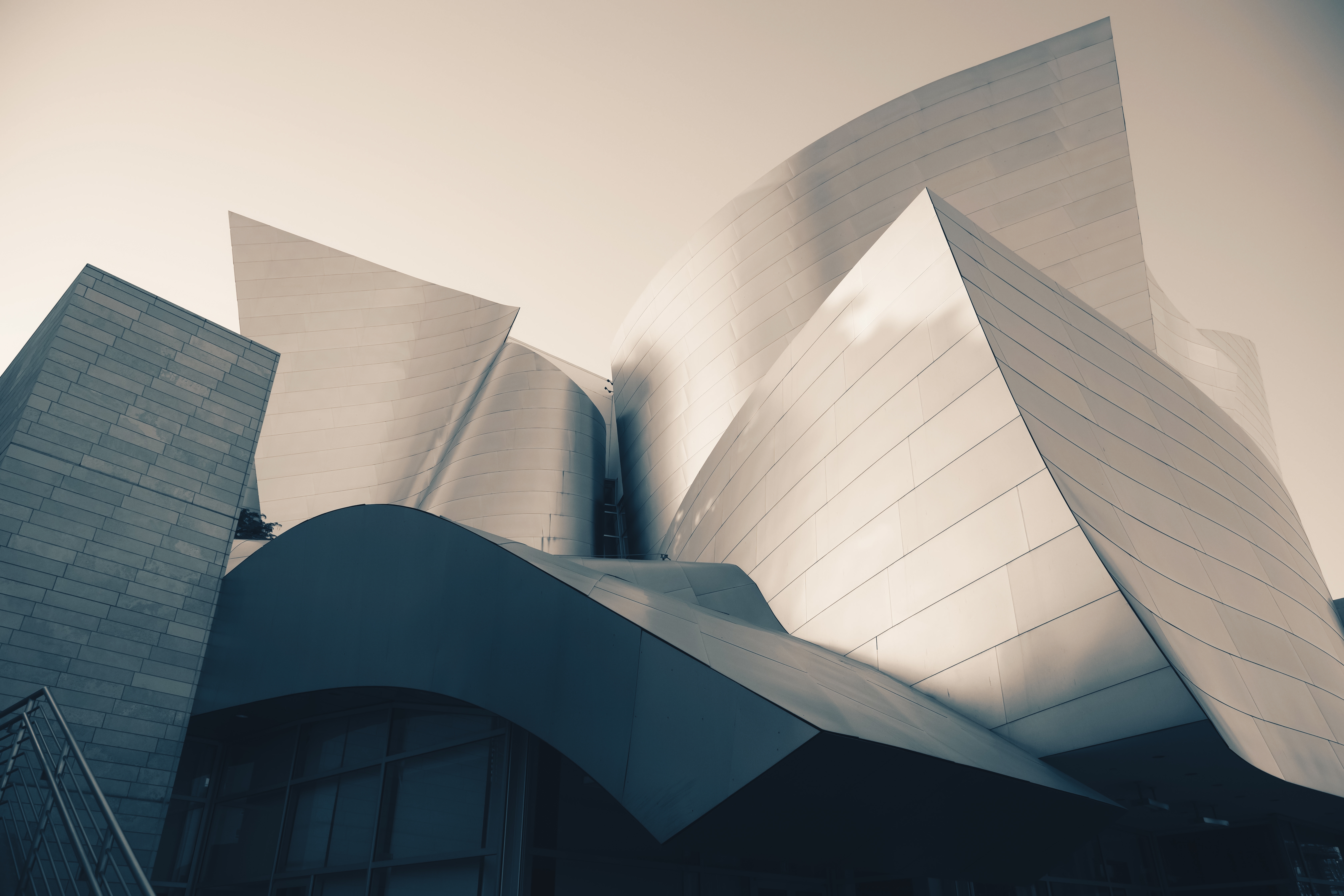 Canadian-born Architect Frank Gehry Remembered as a Visionary Rulebreaker